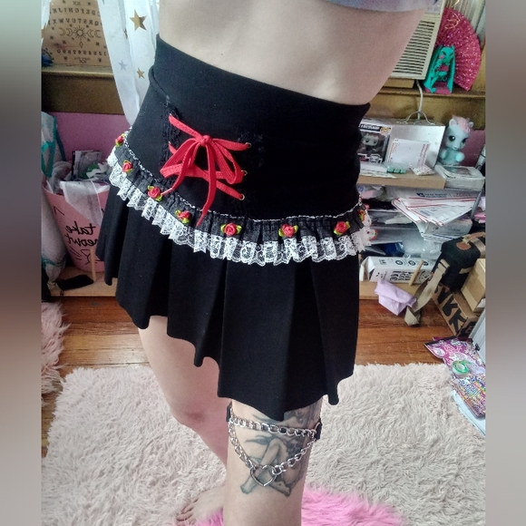 Whoa! U can now subscribe to your fave closets & be alerted when new items drop! - Picture 2 of 3